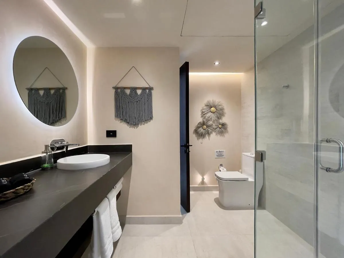 Jungle-Chic Luxurious Tulum Home Вилла