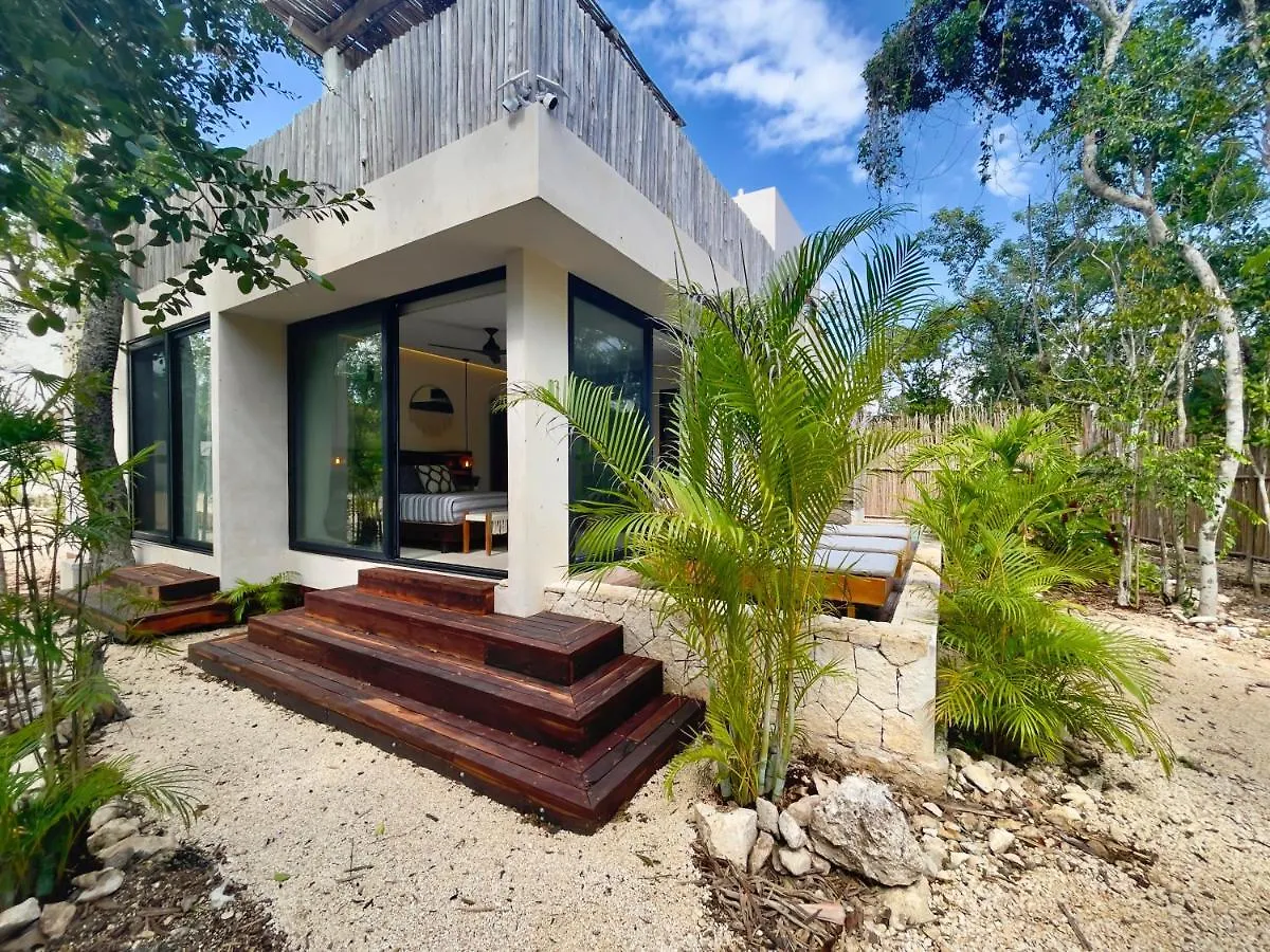 Jungle-Chic Luxurious Tulum Home Βίλα