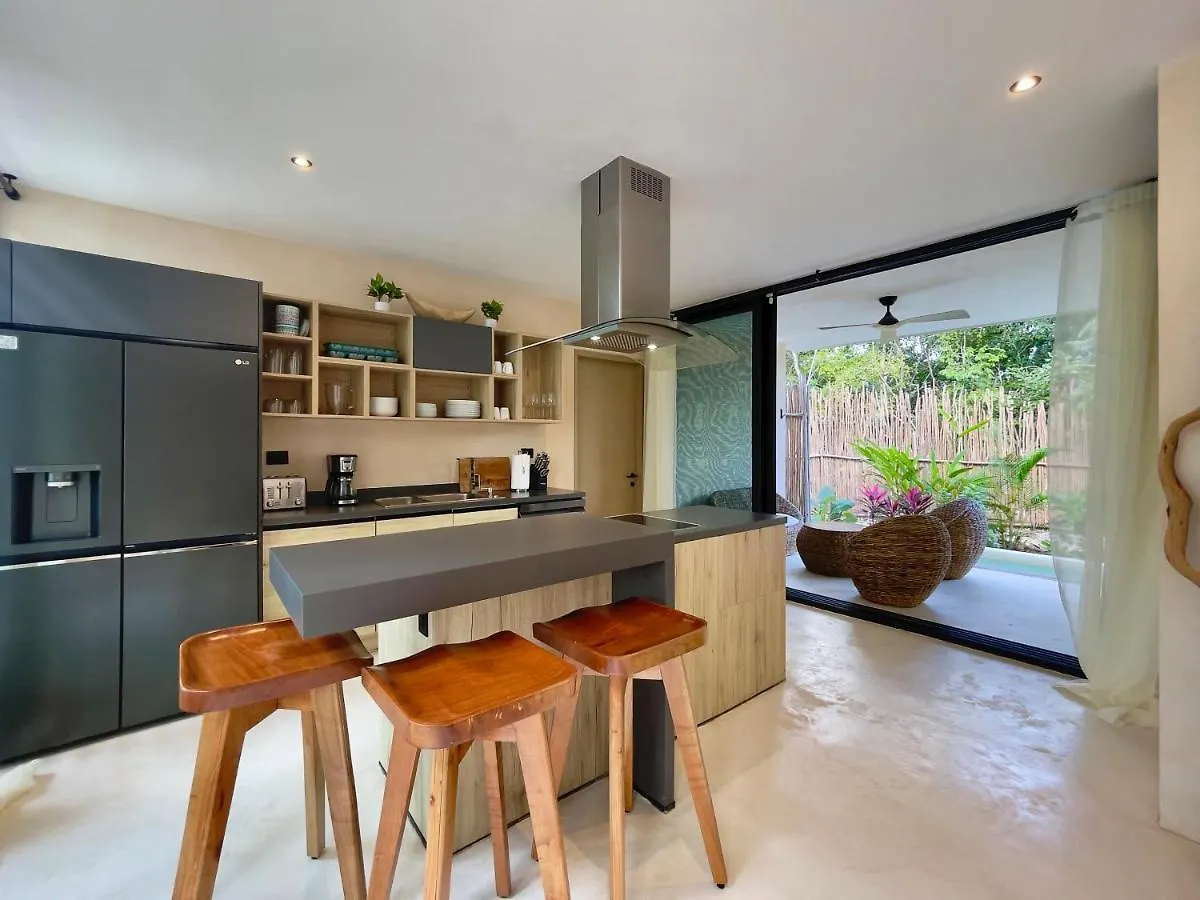 Jungle-Chic Luxurious Tulum Home Βίλα